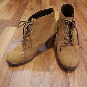 🔥EUC Timberland Chukkas Suede Heeled Booties